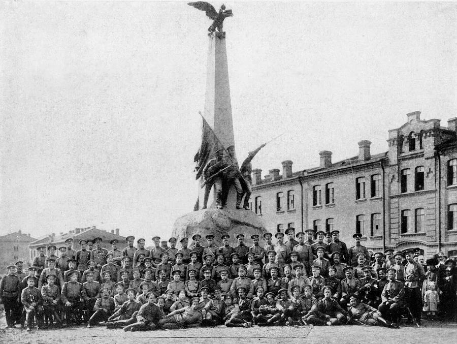 В Петергофе восстановят памятник воинам Каспийского полка, открытый в 1911 году | ФОТО А. К. Буллы/Из коллекции ЦГАКФФД СПб