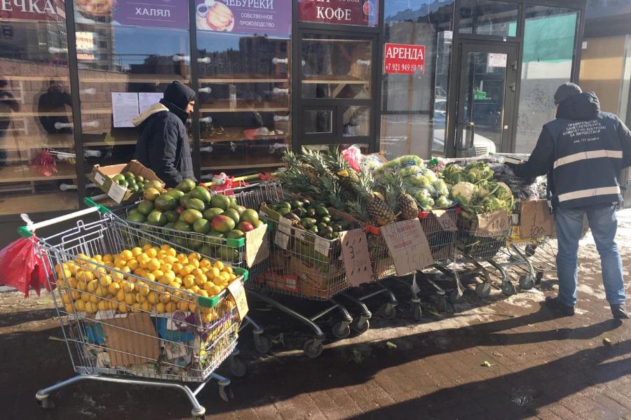 В Петербурге территорию у 12 станций метро освободили от уличных торговцев | ФОТО пресс-службы Смольного