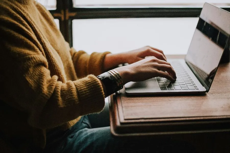 Цифровой рубль стал доступен россиянам с 1 сентября | ФОТО Christin Hume on Unsplash