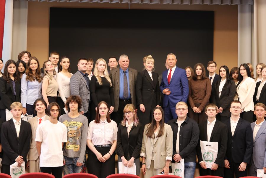 В Санкт-Петербургском институте ВГУЮ торжественно открыли учебный год | ФОТО из сообщества ВКонтакте «Санкт-Петербургский институт ВГУЮ РПА Минюста РФ» / vk.ru/spbrpamurf