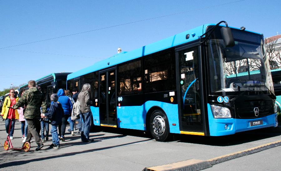 Дали порулить. В Петербурге прошел автосалон под открытым небом | ФОТО АВТОРА