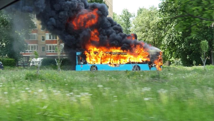 На Витебском проспекте полыхал пассажирский автобус | ФОТО Группы «ДТП и ЧП. Спб»