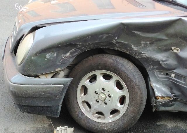В Петербурге водитель Mercedes порезал ножом мужчину на Volkswagen Polo | Фото: Ксении Якубовской
