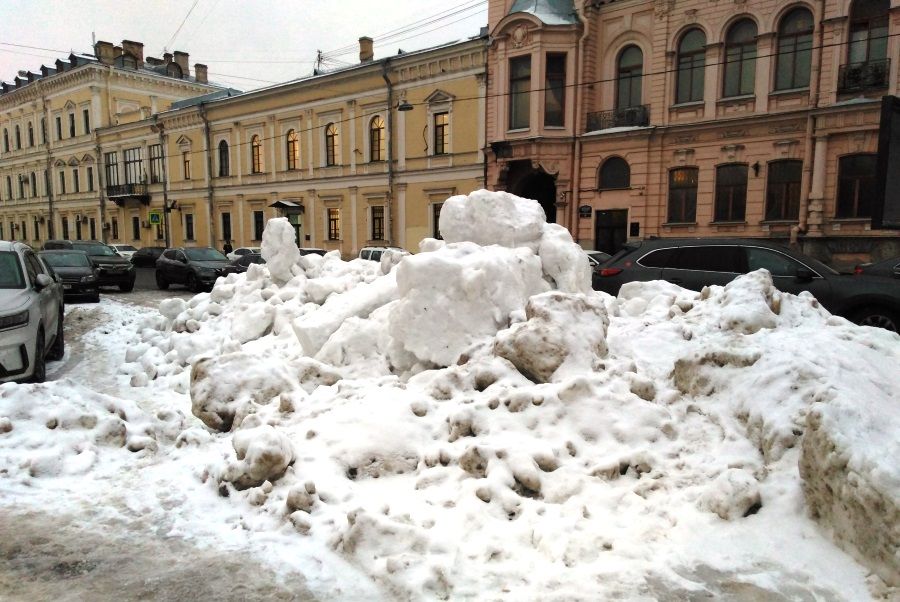 В Петербурге выписали штрафов на 2,5 млн рублей за плохую уборку снега | ФОТО Ксении ЯКУБОВСКОЙ