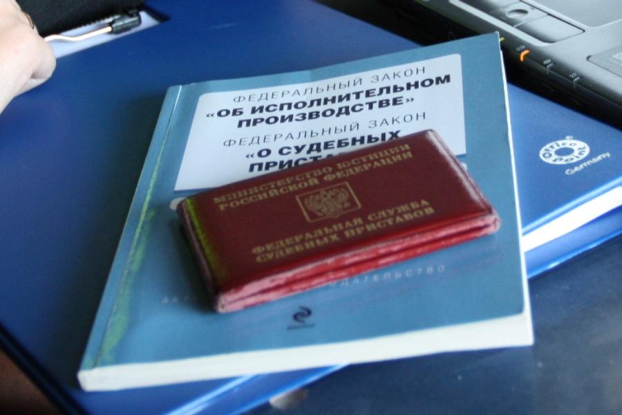 В Петербурге приставы помогли студентке получить зарплату за переработку | ФОТО пресс-службы ГУФССП России по Санкт-Петербургу