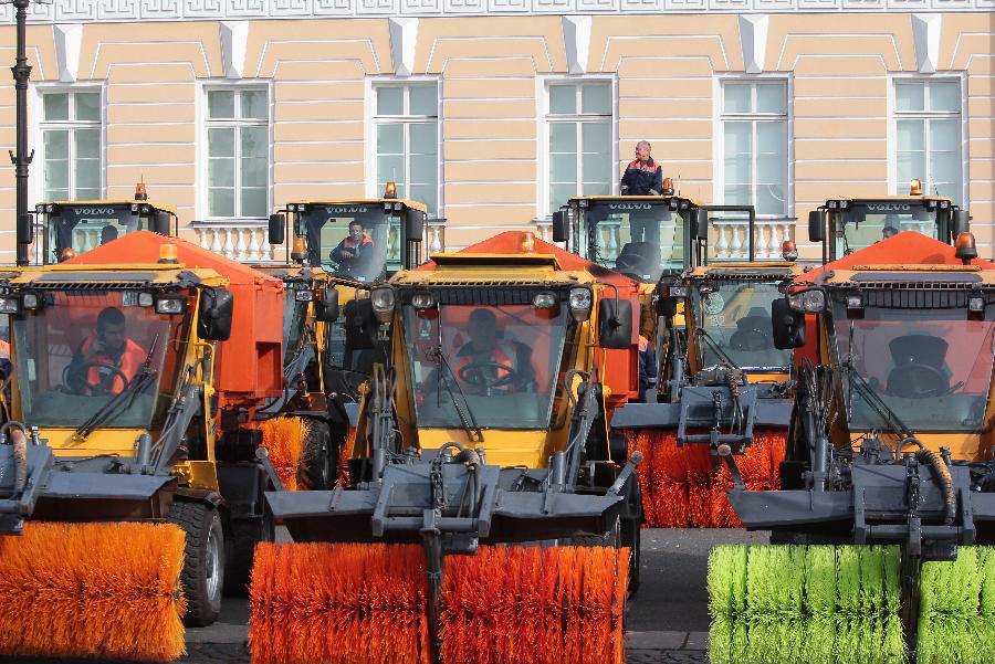 В Петербурге началась проверка готовности спецтехники к зиме | ФОТО Дмитрия СОКОЛОВА