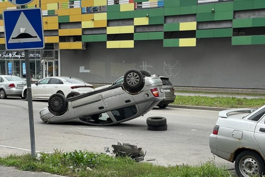В Кудрово перевернулся автомобиль-акробат | ФОТО Группы «ДТП и ЧП | Санкт-Петербург»