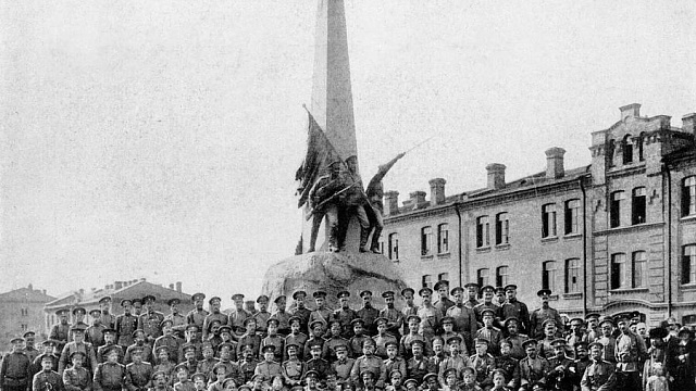 В Петергофе восстановят памятник воинам Каспийского полка, открытый в 1911 году