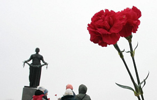 Завтра в Петербурге пройдут памятные мероприятия в день 85-й годовщины начала блокады Ленинграда