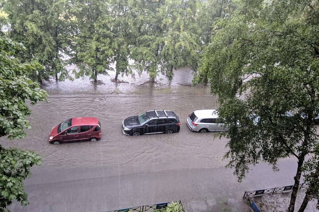 Петербург ушел под воду после ливней во вторник | Фото: группа 