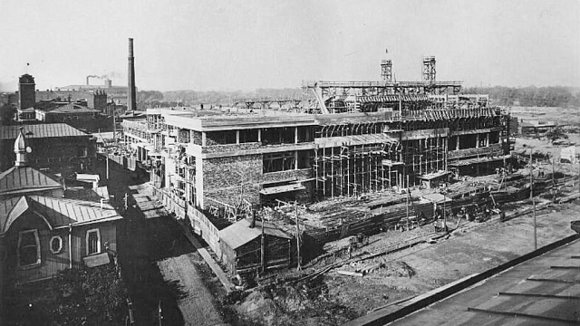 Фабрика-кухня и универмаг на площади Стачек: как строился новый район в 1930-е
