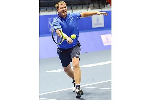 Прибился к корту | Ради St. Petersburg Open сам Евгений Кафельников взялся за старое. ФОТО Андрея ИВАНОВА/ТАСС 