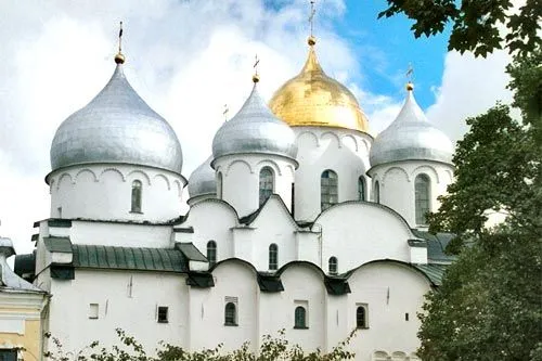 Три Софии  | Собор Святой Софии в Великом Новгороде был возведен в 1045 - 1050 годах и является одним из древнейших на территории России. Его внешний вид с того времени почти не изменился. ФОТО Владимира МАЛЫГИНА/ТАСС