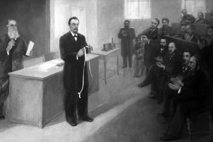 Свобода эфира. Со дня изобретения радио – 125 лет | Картина А.Шимко. Попов принимает первую в мире   радиограмму. Репродукция.Фото ТАСС