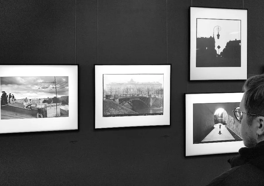 Последний точильщик. В галерее Art of Foto работает выставка Андрея Усова «Бессонница» | ФОТО АВТОРА