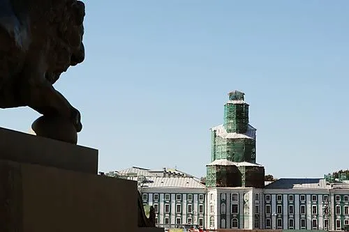 Перебирая кирпичи Кунсткамеры  | ФОТО Александра ДРОЗДОВА