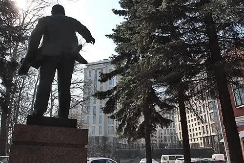 Дуэль на Черной речке | Местные жители указывают на строящийся комплекс, как на источник серьезных проблем. ФОТО Дмитрия СОКОЛОВА 
