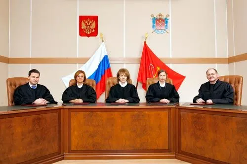 15 лет диалога на языке права  | Судьи Уставного суда Санкт-Петербурга (слева направо) М. В. Петров, ﻿А. В. Шевченко,  Н. Ф. Гуцан, О. В. Герасина, И. В. Тимофеев. ﻿ <br>ФОТО предоставлено Уставным судом Санкт-Петербурга 