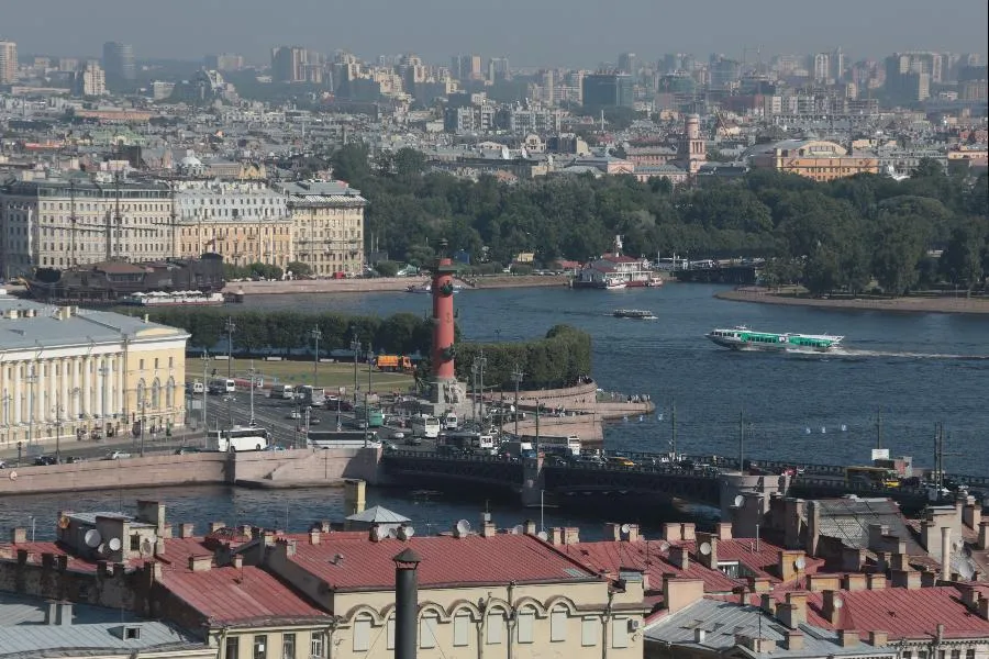 В библиотеке имени Салтыкова-Щедрина открылась выставка миниатюрных копий зданий Приморского района | ФОТО Александра ДРОЗДОВА 
