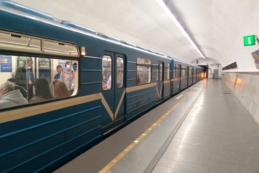 С утра петербуржцы пожаловались на сбой в метро | ФОТО Ксении ЯКУБОВСКОЙ