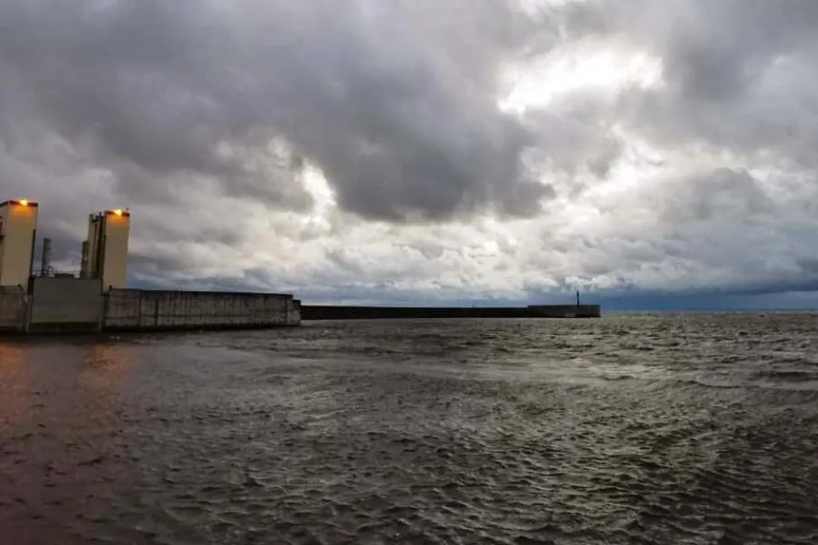 В связи со штормовым предупреждением закрыли петербургскую дамбу | ФОТО пресс-службы Дирекции КЗС