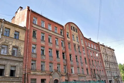 Старые стены - молодежи? | ФОТО Сергея ГРИЦКОВА