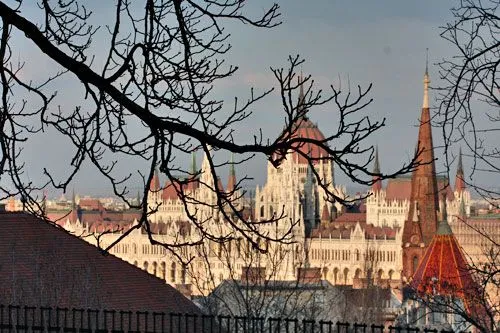 Будапешт шагает не в ногу | ФОТО Сергея ГРИЦКОВА