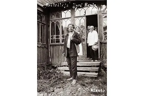 Художник, сын художника | Юрий Репин у порога «Вигвама», 1920-е гг. Из фондов музея «Пенаты» 