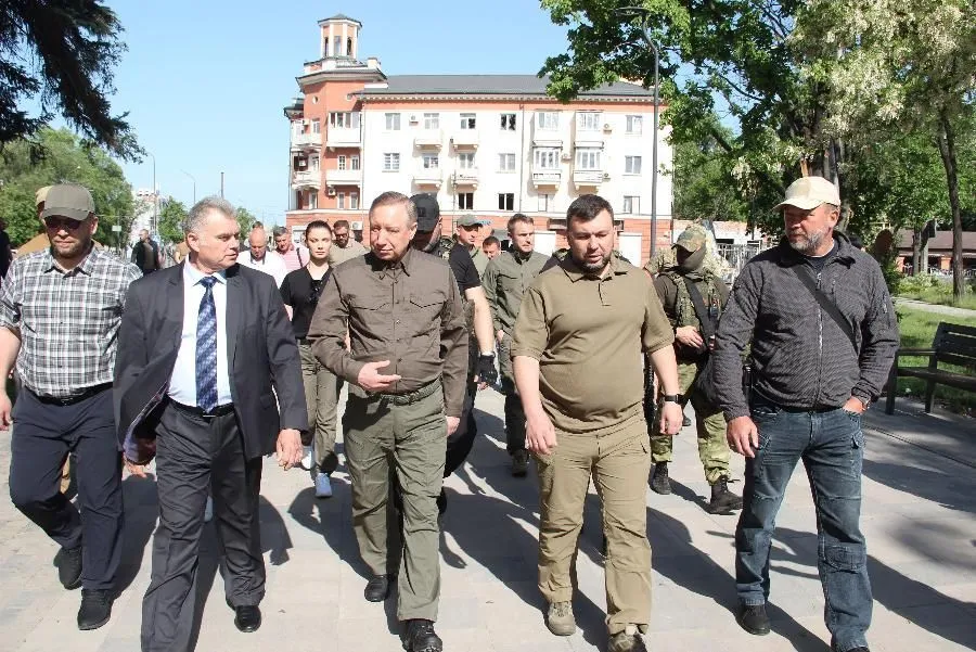 Губернатор Александр Беглов осмотрел объекты восстановления в Мариуполе | ФОТО пресс-службы Смольного