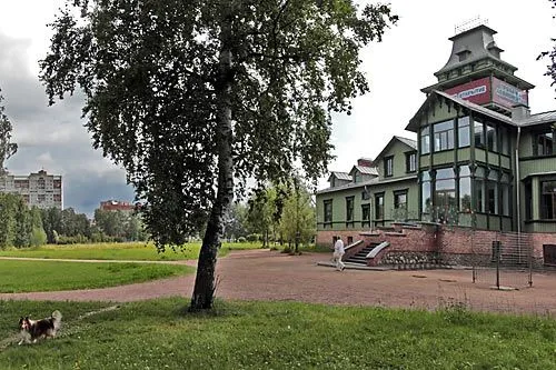 Башня над&nbsp;прудом | ФОТО Александра ДРОЗДОВА