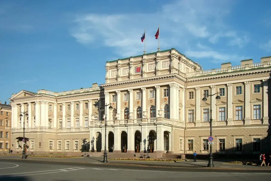 ЗакС окончательно утвердил осеннюю корректировку бюджета Петербурга | ФОТО Public Domain