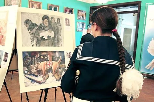 Рисовали не войну. Победу! | ФОТО Дмитрия СОКОЛОВА