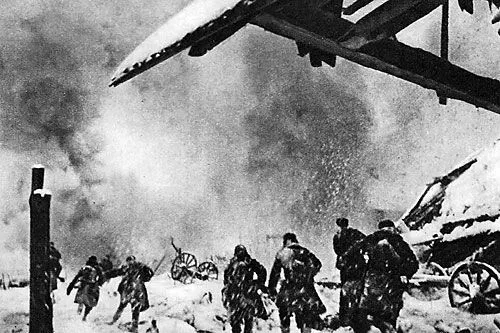 Школьный дневник в разрушенном доме | Источник: www.oboznik.ru