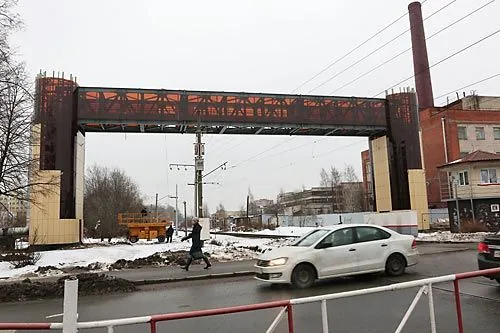 Трубу накрыли сэндвичами | ФОТО Дмитрия СОКОЛОВА