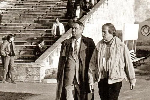 Наш футбольный Пушкин | 1991 год. Стадион имени Кирова. Юрий Морозов (слева) со своим помощником Анатолием Зинченко перед матчем «Зенита». <br>ФОТО из архива редакции 