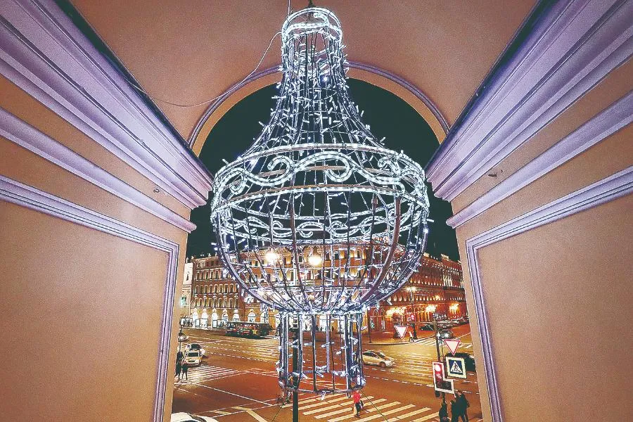 Петербург украшают к Новому году в экономном режиме | ФОТО Александра ДЕМЬЯНЧУКА/ТАСС