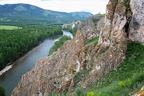 Вольный отдых в Хакасии | С крутого берега реки Белый Июс открываются фантастические виды.ФОТО АВТОРА