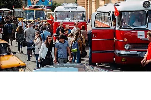 Шел по улице ретробус | Для одних старые автобусы – напоминание о детстве и юности, для других – экзотика. ФОТО из личного архива Ф. Черноусова 
