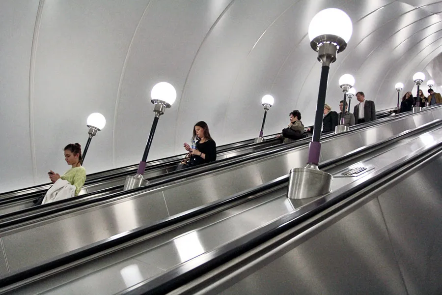 Причины массовой «эпидемии» ремонта эскалаторов в метро Петербурга | ФОТО Дмитрия СОКОЛОВА