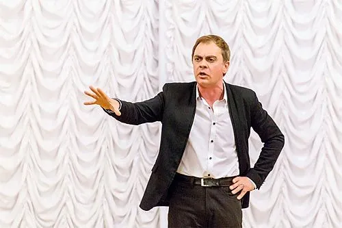 Два классика на одной сцене | Михаил Морозов: «Сейчас в нашей поддержке нуждаются 49 маленьких подопечных фонда. Каждый купленный билет на наш концерт дает им шанс на жизнь». ФОТО из личного архива М. Морозова 