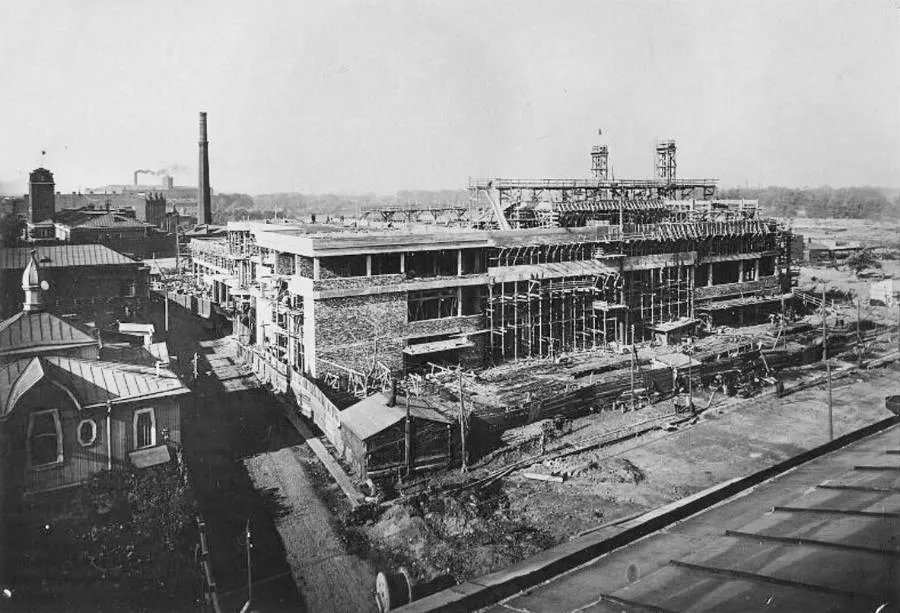 Фабрика-кухня и универмаг на площади Стачек: как строился новый район в 1930-е | Из коллекции ЦГАКФФД СПб/Репродукция автора