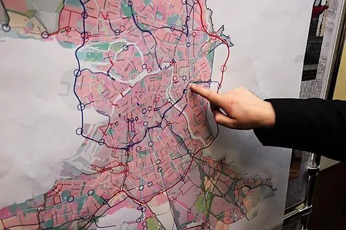 Автодорога сквозь колонию | ФОТО Романа ПИМЕНОВА/ИНТЕРПРЕСС