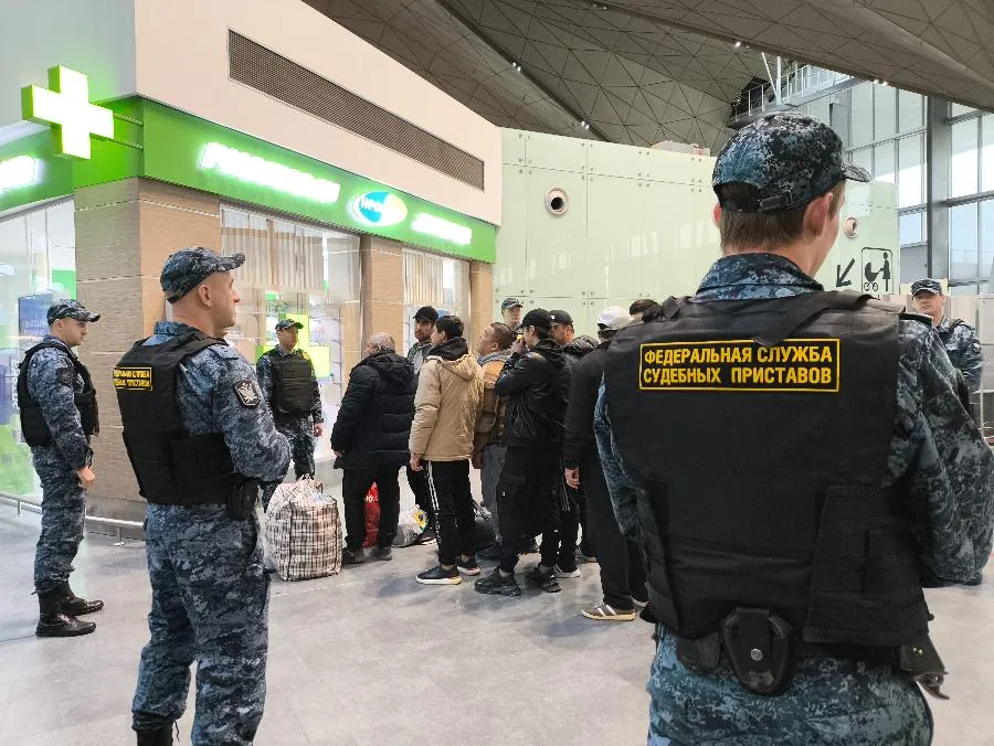 Более 4 тысяч иностранцев покинули пределы Российской Федерации принудительно  | ФОТО предоставлено пресс-службой ГУФССП России по г. Санкт-Петербургу
