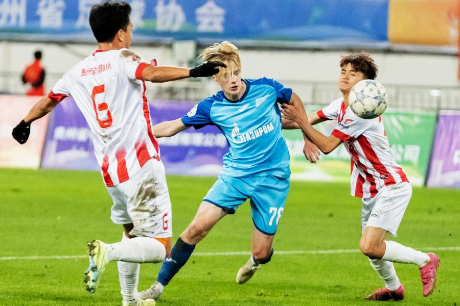 В завершившемся в пятницу чемпионате МФЛ команда «Зенит-м» заняла второе место | ФОТО Евгения ВАСИЛЬЕВА